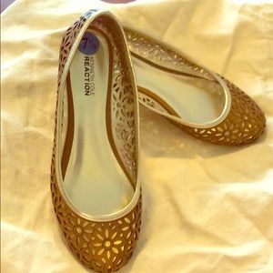 Brown Tan Kenneth Cole flats